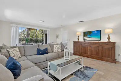 1143 Duncan Cir #101, Palm Beach Gardens: photo 1 of 30