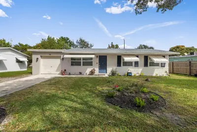 336 S Chillingworth Dr, West Palm Beach: photo 1 of 26