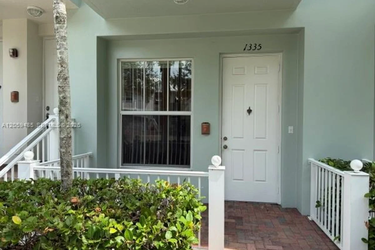 Condo in Fort Lauderdale: photo 1 of 27