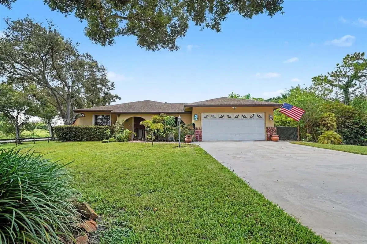 13602 SW 24th St, Davie: photo 1 of 94