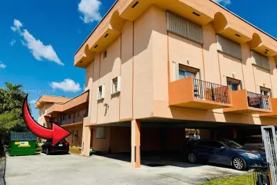 1100 W 35th St #8, Hialeah: photo 1 of 33