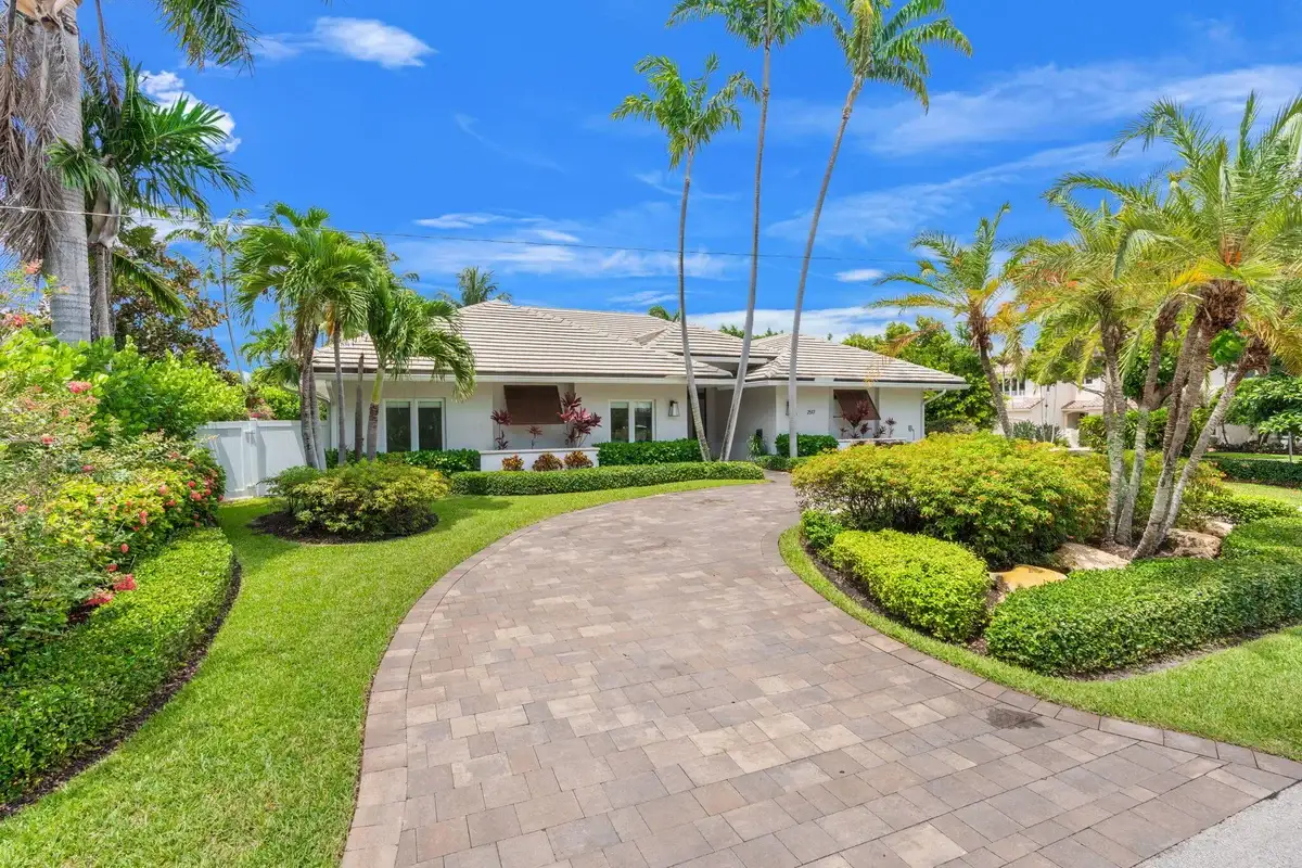 2517 NE 13th St, Fort Lauderdale: photo 1 of 59