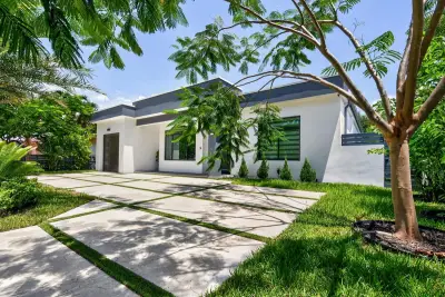 3933 Washington St, Hollywood: photo 1 of 87