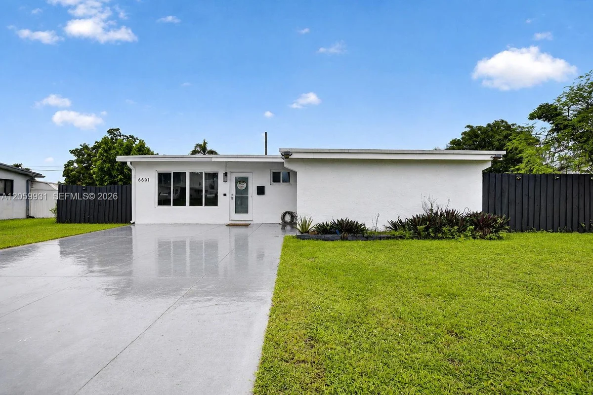 6601 SW 6th St, Pembroke Pines: photo 1 of 38