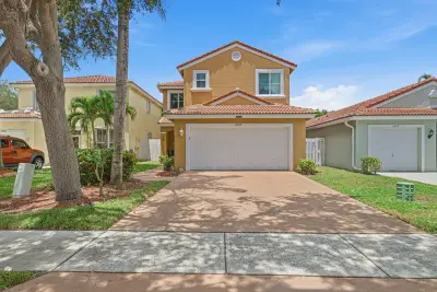 6933 Desert Inn Ter, Lake Worth: photo 1 of 60