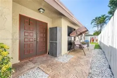 7433 SW 13th St SW, North Lauderdale: photo 1 of 12