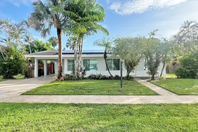 3831 NW 11th St, Coconut Creek: photo 1 of 101