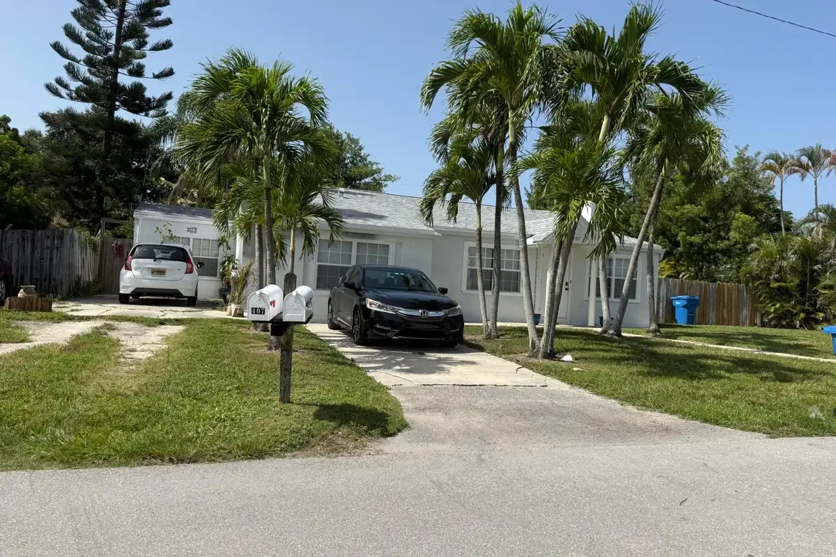 407 W Palm St, Lantana: photo 1 of 9