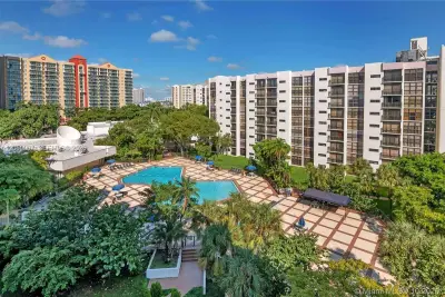 16919 N Bay Rd #620, Sunny Isles Beach: photo 1 of 20