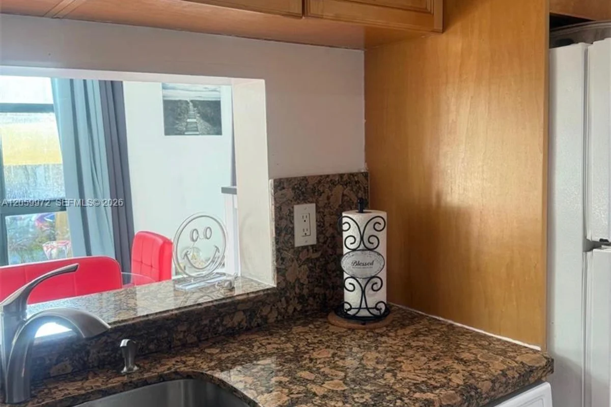 11800 SW 18th St #222-4, Miami: photo 1 of 6