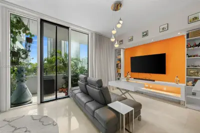 350 NE 24th St #703, Miami: photo 1 of 23