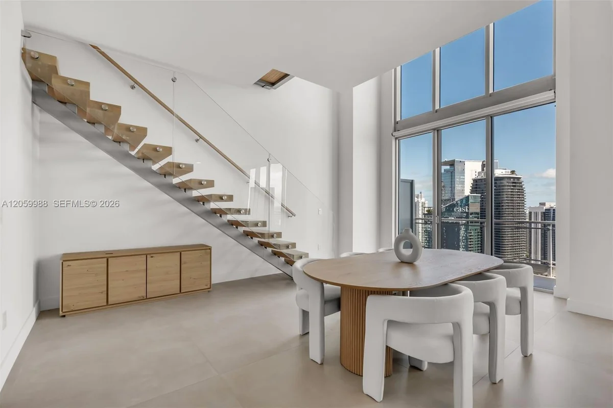 92 SW 3rd St #5204, Miami: photo 1 of 49