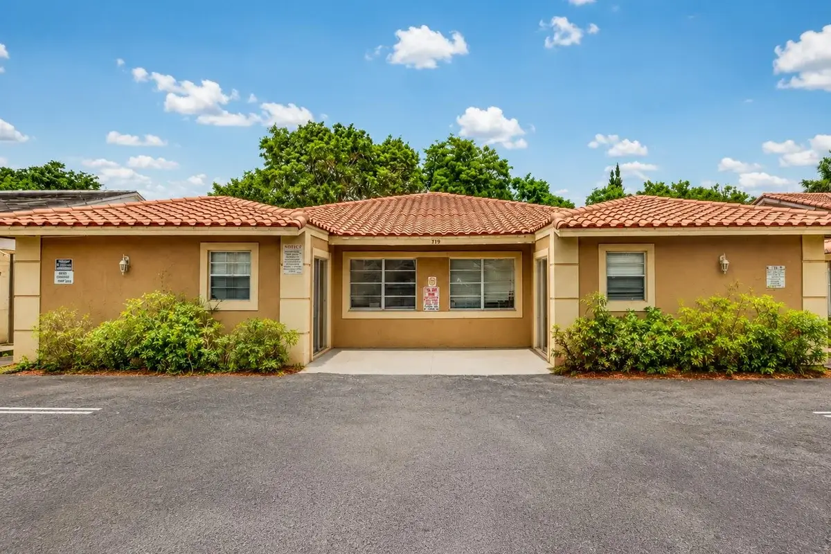 4125 Woodside Dr #4, Coral Springs: photo 1 of 23