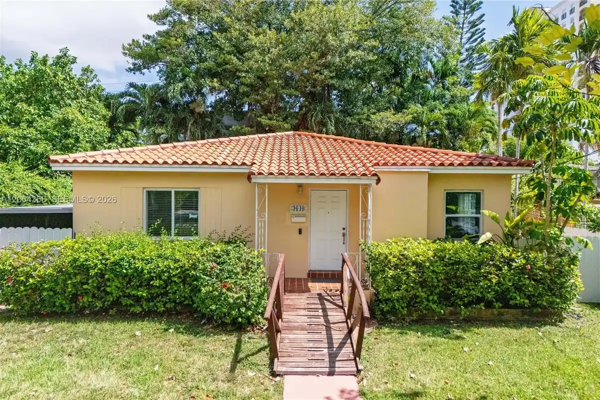 3640 SW 16th St, Miami: photo 1 of 37