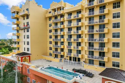215 SW 42nd Ave #1007, Miami: photo 1 of 23