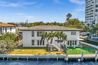 11900 N Bayshore Dr #101, North Miami: photo 1 of 37