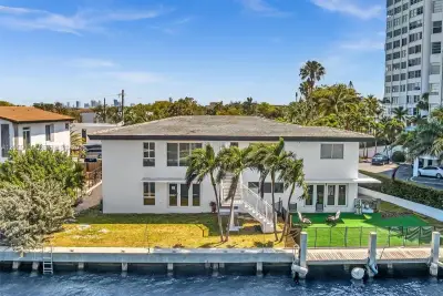 11900 N Bayshore Dr #207, North Miami: photo 1 of 31
