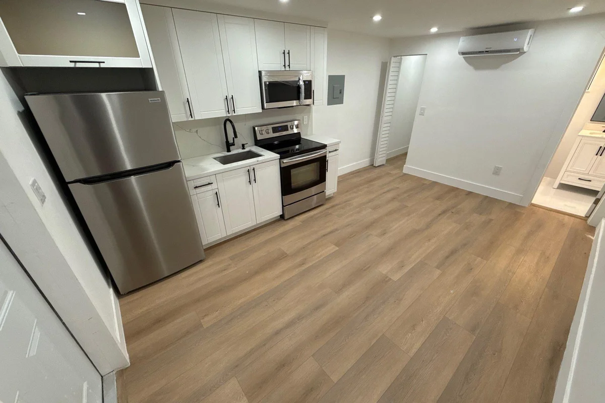 1282 NW 35th St #06, Miami: photo 1 of 8