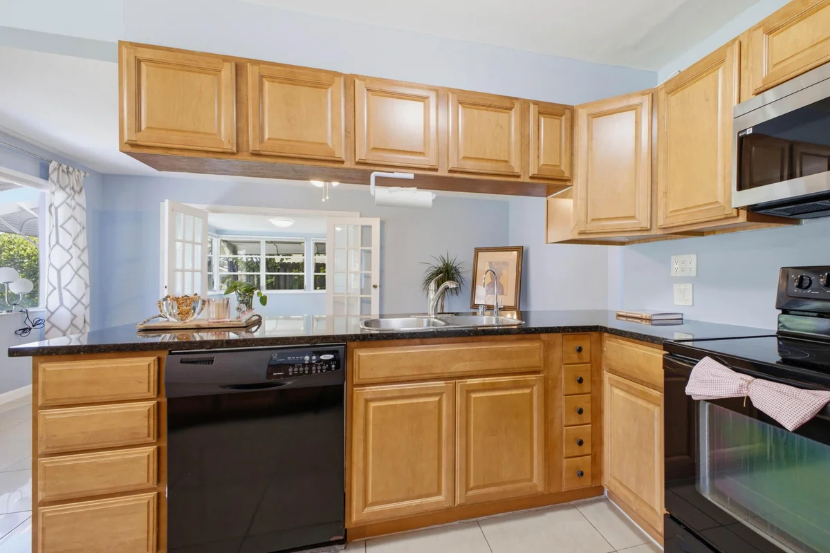370 Orange Way, West Palm Beach: photo 1 of 32