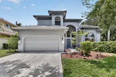 11584 Waterford Ct, Cooper City: photo 1 of 31