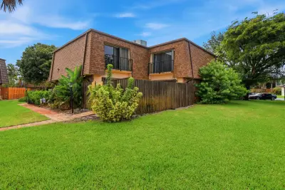 2625 SE 5th Cir, Boynton Beach: photo 1 of 31