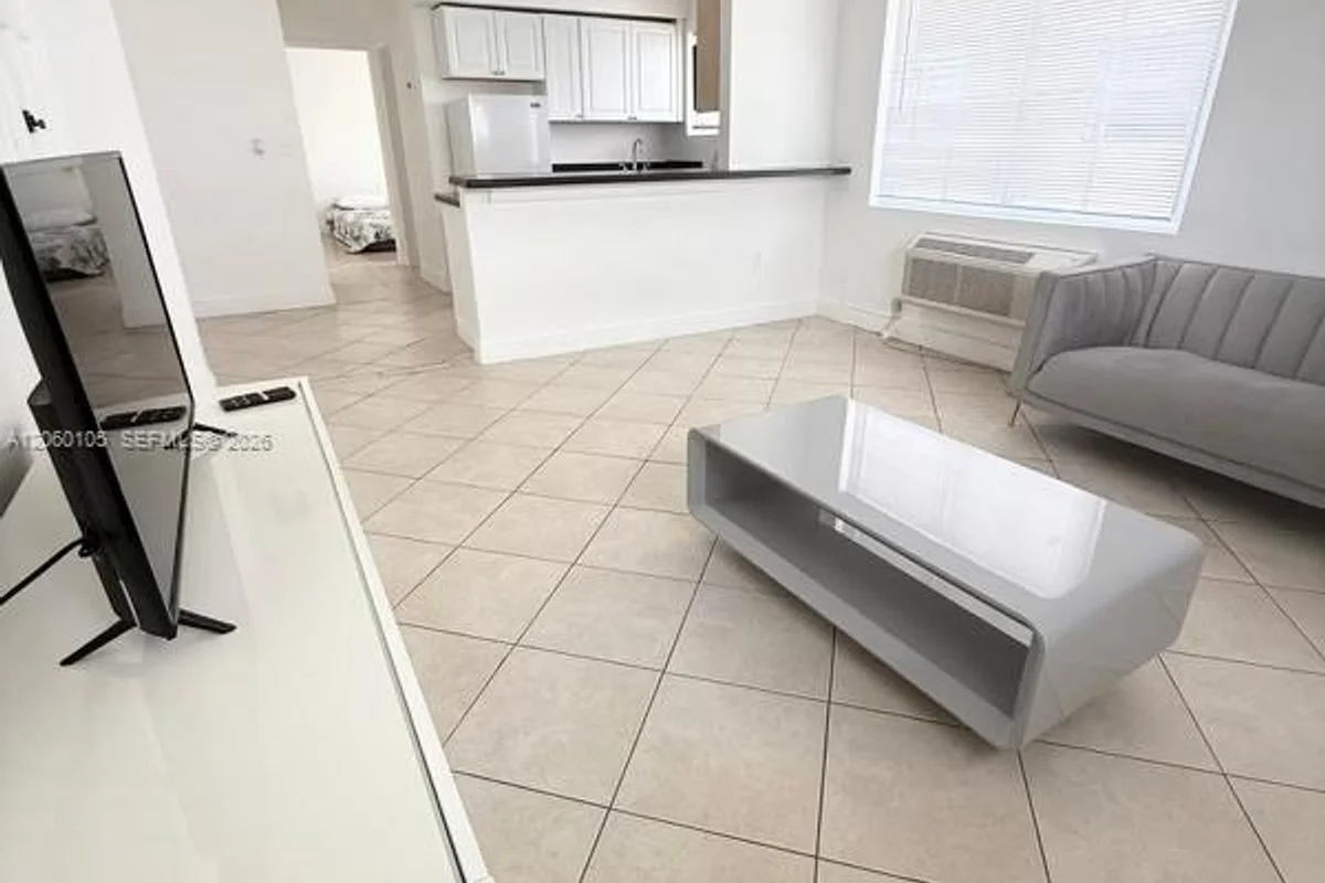 8011 Abbott Ave #4, Miami Beach: photo 1 of 7