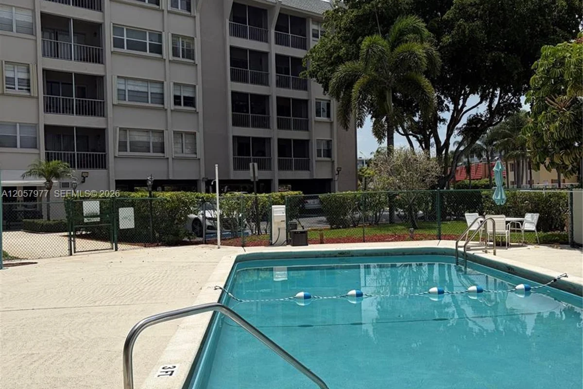 505 Spencer Dr #315, West Palm Beach: photo 1 of 11