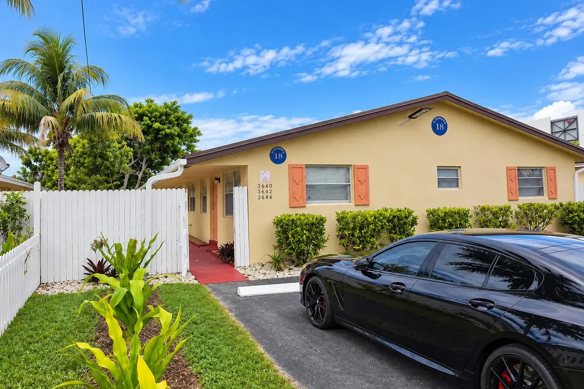 3640 NE 1st Ave #2, Oakland Park: photo 1 of 7