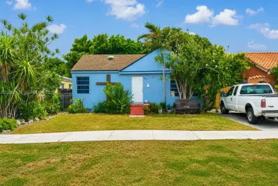 6410 SW 39th St, Miami: photo 1 of 2
