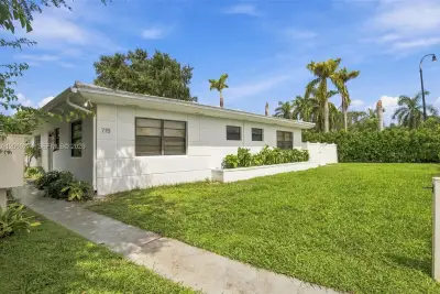 715 NE 92nd St #2, Miami Shores: photo 1 of 6