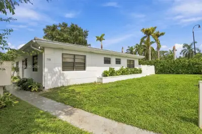 715 NE 92nd St #1, Miami Shores: photo 1 of 7