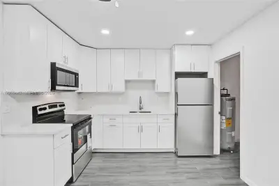 5900 NW 19th St #A, Sunrise: photo 1 of 17