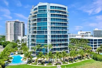 1200 Holiday Dr #705, Fort Lauderdale: photo 1 of 15