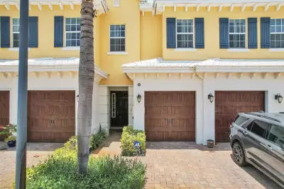 206 Mariner Ct, North Palm Beach: photo 1 of 62