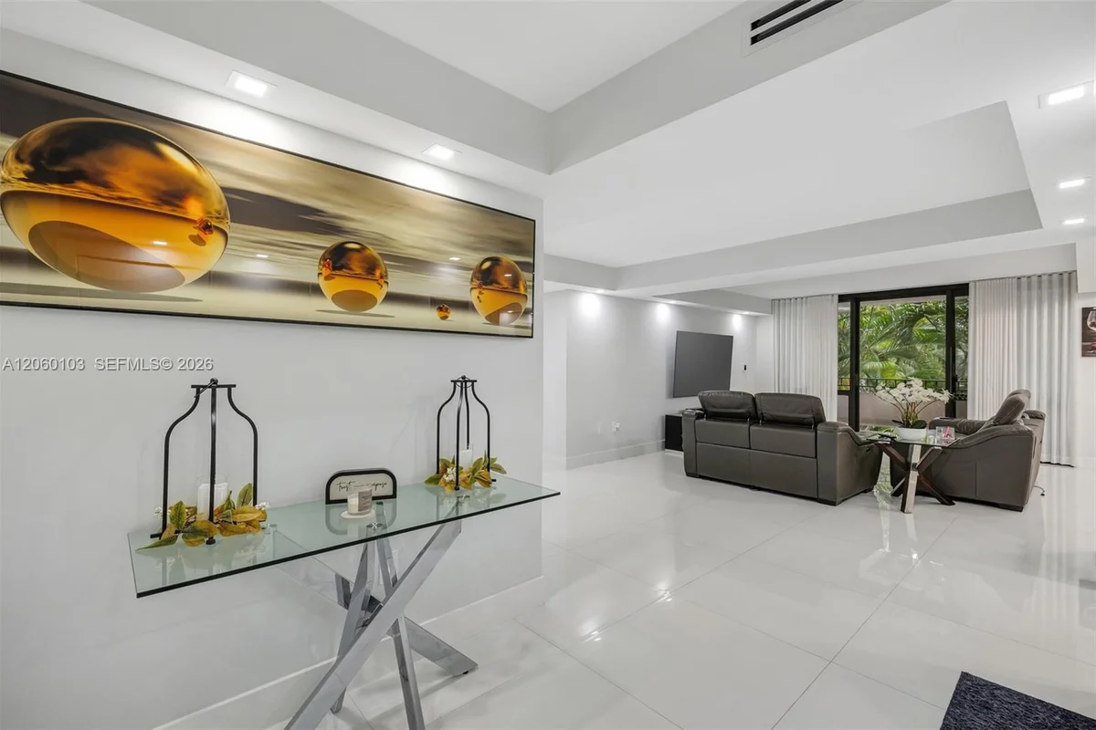 13953 Kendale Lakes Cir #B205, Miami: photo 1 of 27