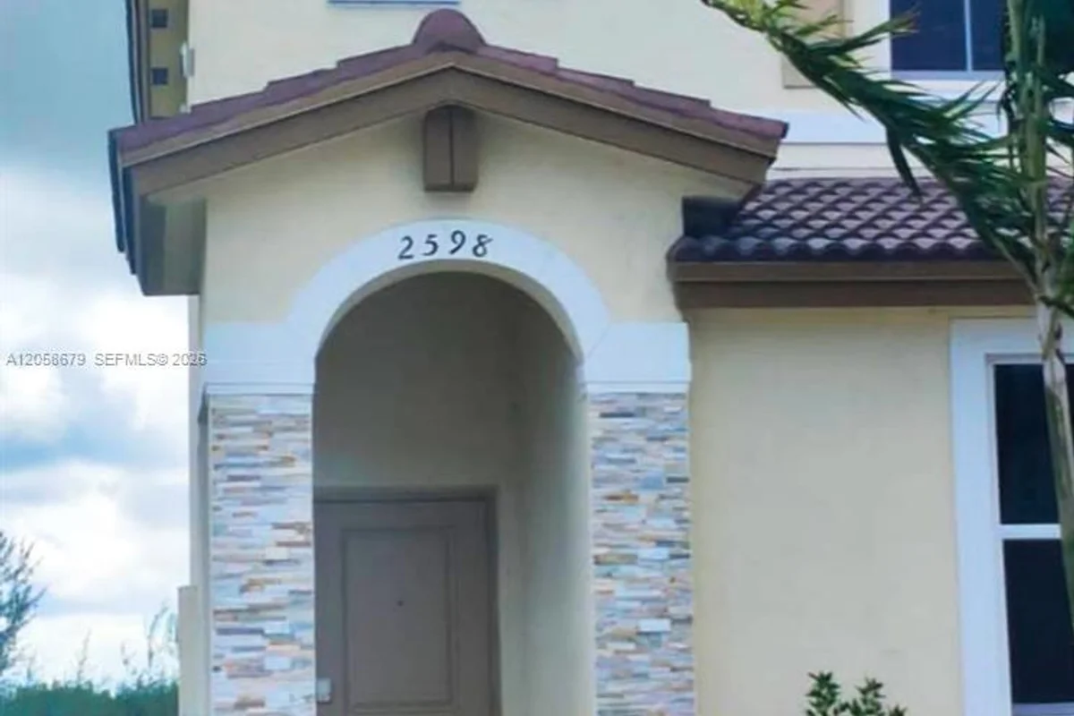 2598 SE 29th St #1, Homestead: photo 1 of 7