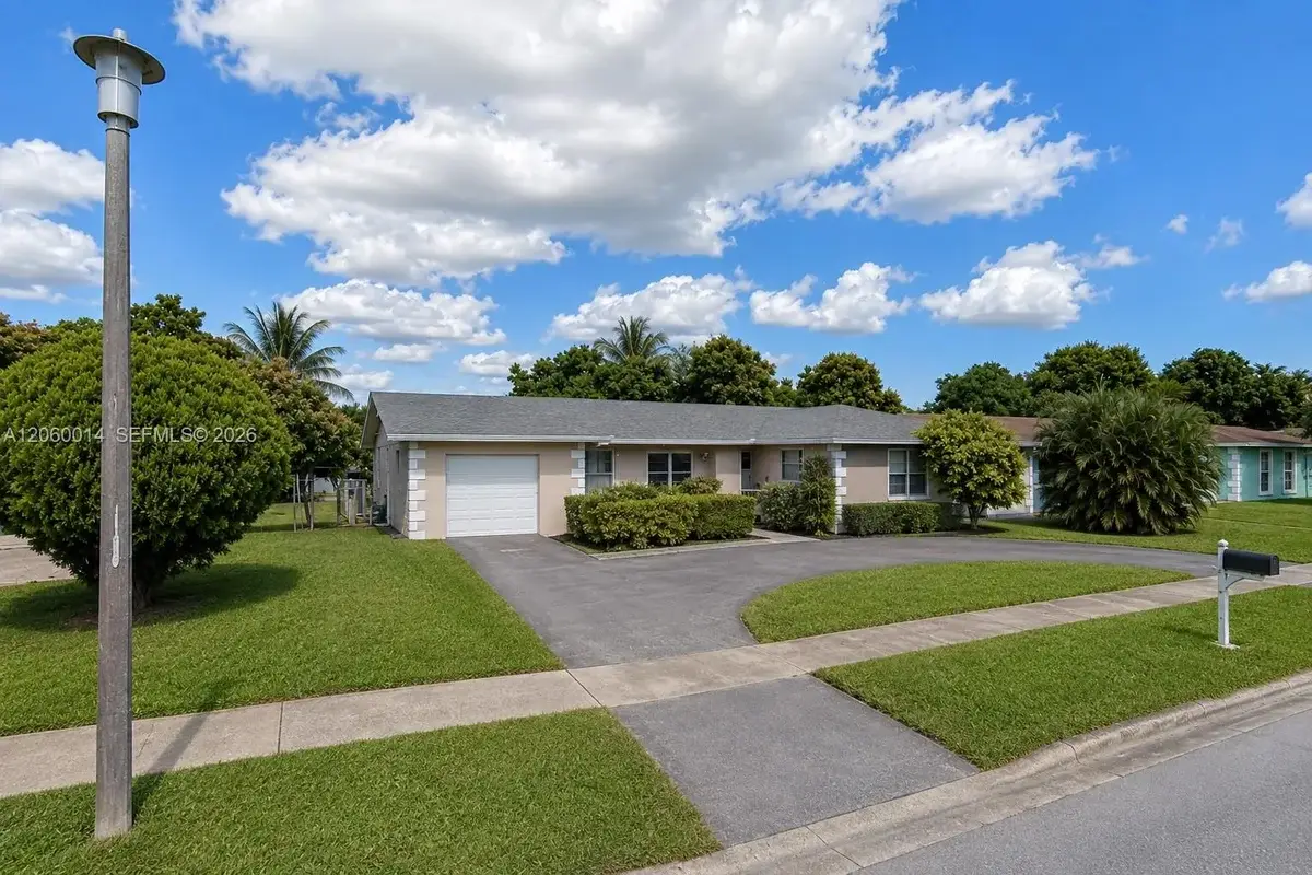 6221 SW 4th St, Margate: photo 1 of 25