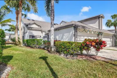 802 Landings Blvd, Greenacres: photo 1 of 77