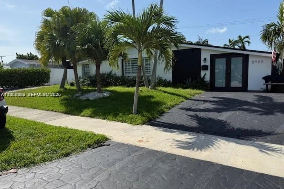 8950 SW 197th St, Cutler Bay: photo 1 of 17