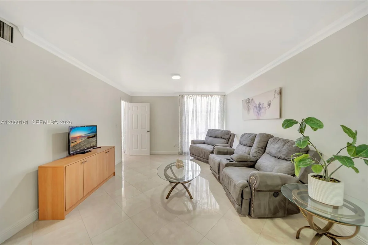 200 172nd St #220, Sunny Isles Beach: photo 1 of 16