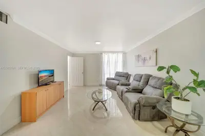 200 172nd St #220, Sunny Isles Beach: photo 1 of 16
