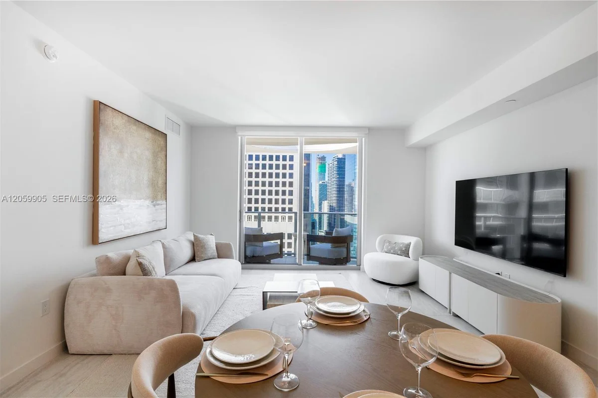77 SE 5th St #3914, Miami: photo 1 of 28