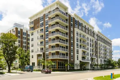 1170 NW 11th St #A-612, Miami: photo 1 of 19