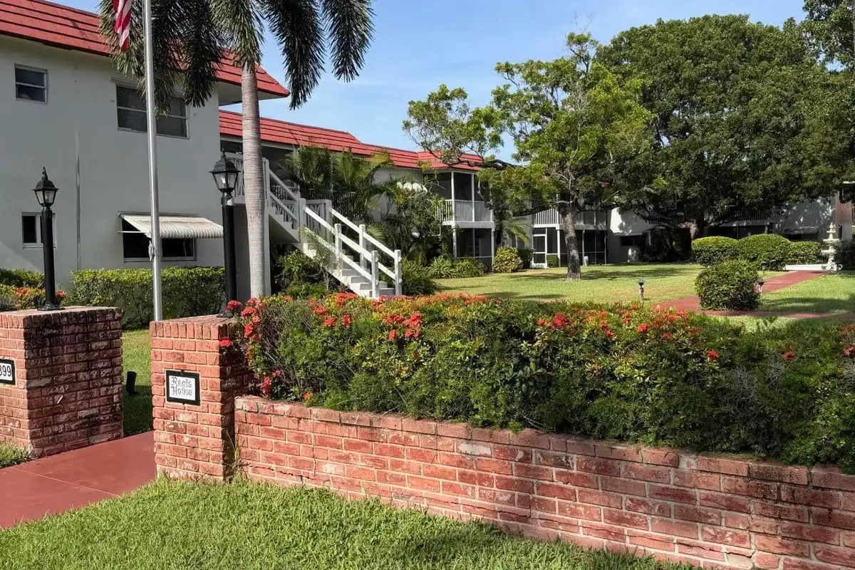 899 SE 2nd Ave #206, Deerfield Beach: photo 1 of 21