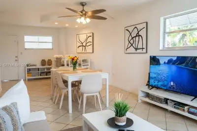1881 Washington Ave #10F, Miami Beach: photo 1 of 4