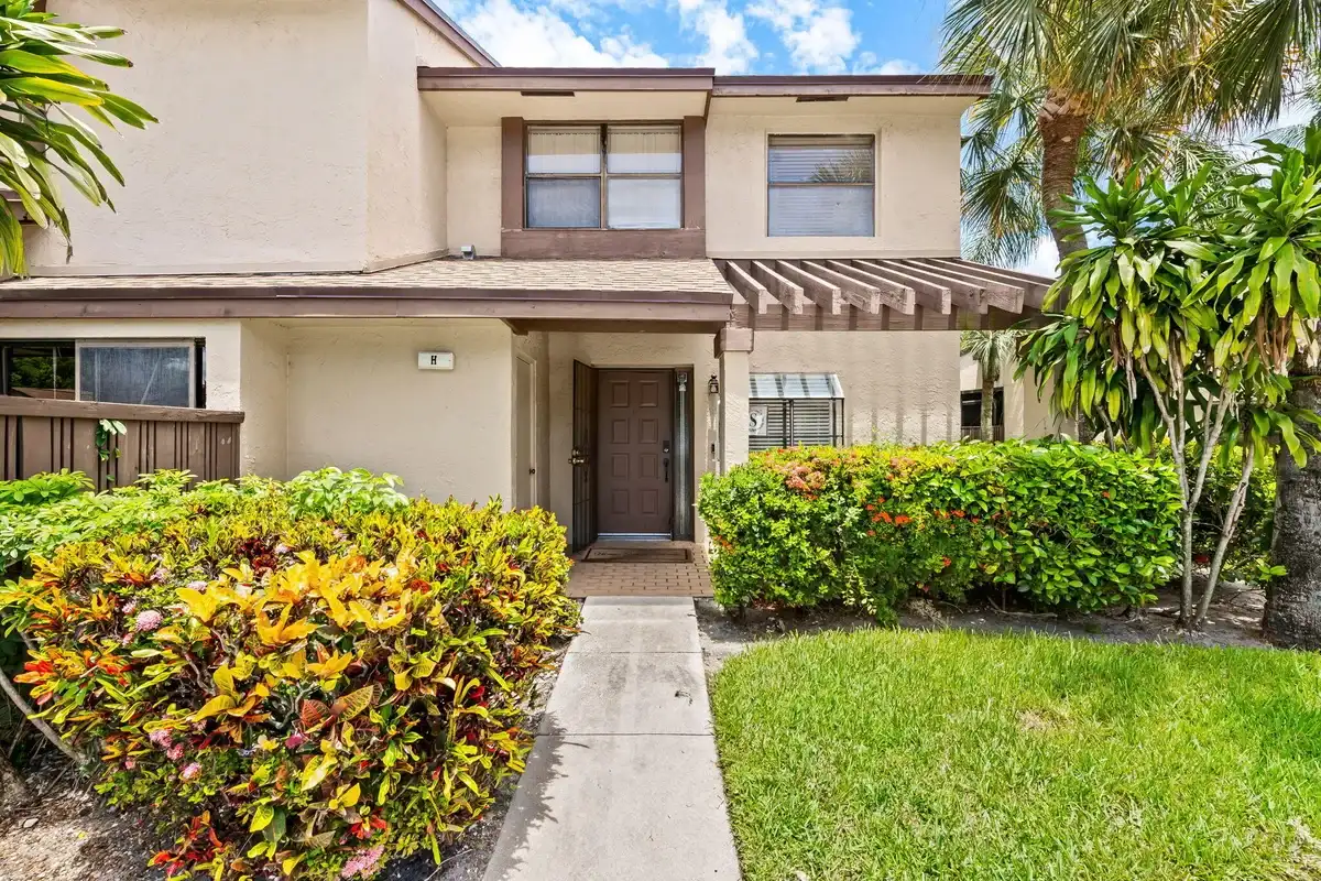 3952 Cocoplum Cir #3646, Coconut Creek: photo 1 of 23