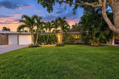 3652 NE 18th Ave, Oakland Park: photo 1 of 33