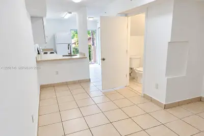 1650 NW 25th Ave #213, Miami: photo 1 of 19