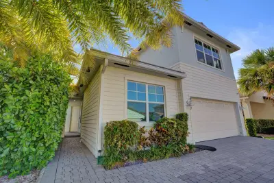 4147 Rosa Dr, Deerfield Beach: photo 1 of 39