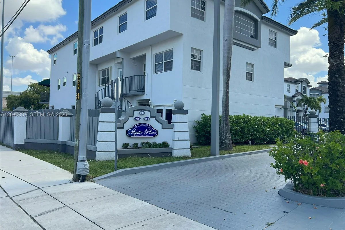925 NW 82nd Ave #116-A, Miami: photo 1 of 9